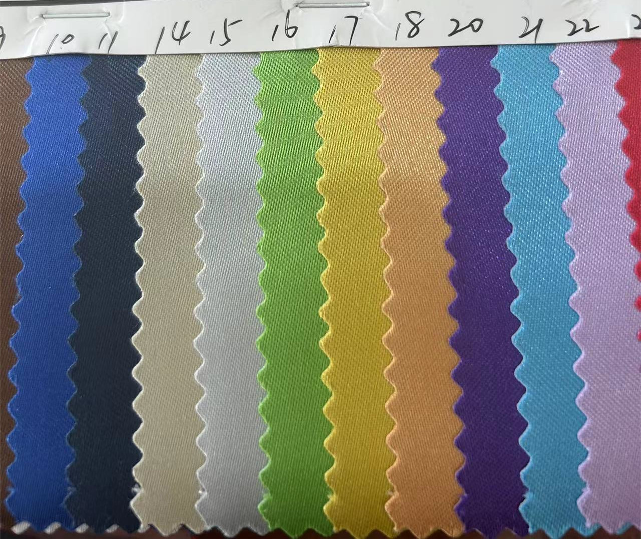 Производитель продает оптовое оптовое оптовое оптовое оптовое изделие из тампонов, сделанных из натуральной хроматической кожи pic 5