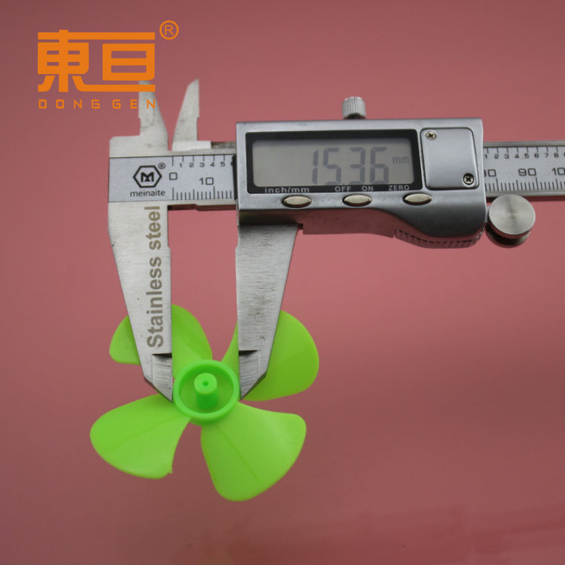 The Φ604Y1.5A green 60 four-blade propeller fan blade has an outer diameter of 57mm and is tightly fitted with a 1.5mm shaft pic 1