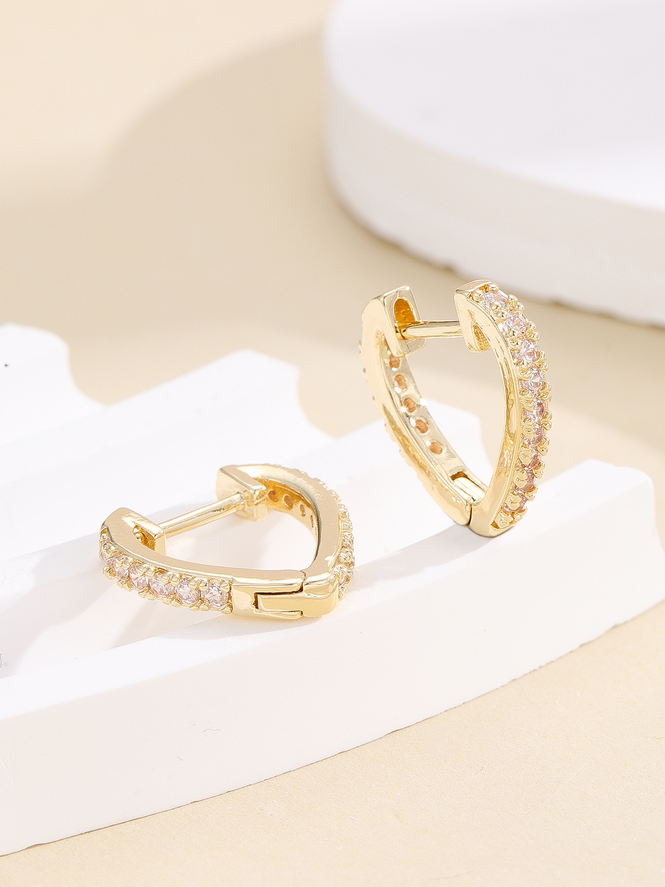 Cross-border best-selling Korean-style fashionable and trendy retro earrings and ear buckles, cute chanel-style, slightly inset rhinestones, elegant ear rings for women pic 1