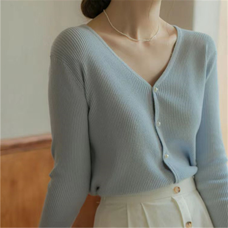 The new 2022 cardigan for women, Korean autumn style, pearl buckle V-neck knitted sweater, gentle style, versatile short sweater coat pic 16