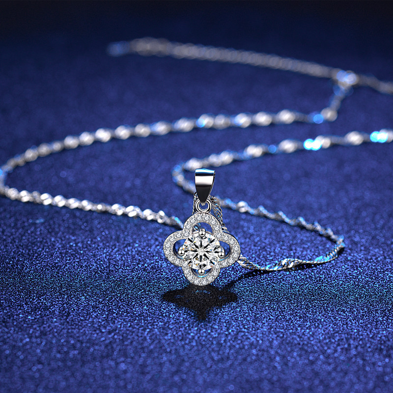 A high-quality imitation D-color moissanite four-leaf clover female pendant with eight hearts and eight arrows from a live-streaming product by a popular influencer on Kuaishou and Douyin pic 20