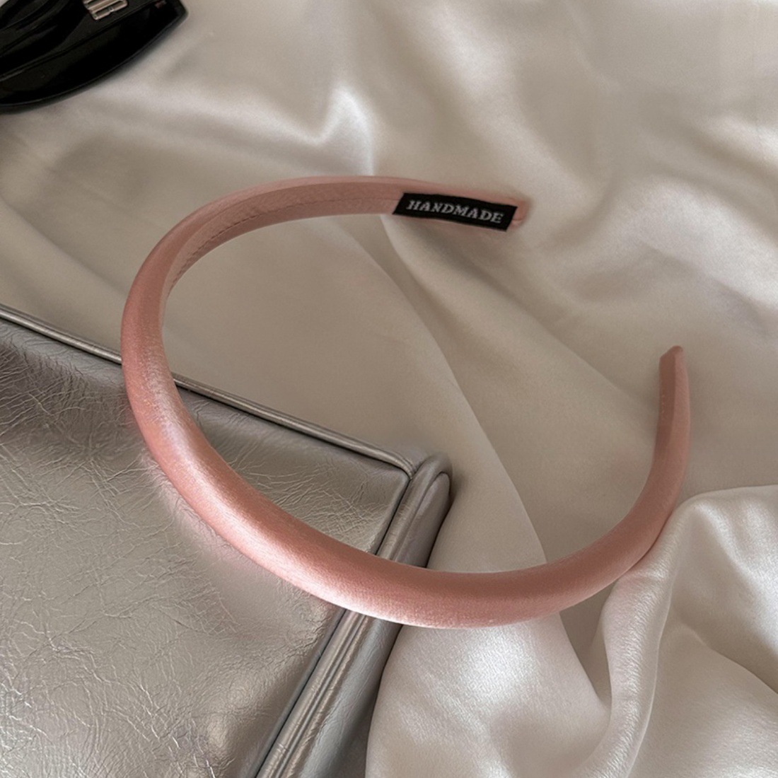 A simple and versatile satin headband for going out, a new high head headband for girls, a high-end and fashionable hair-pressing accessory pic 27