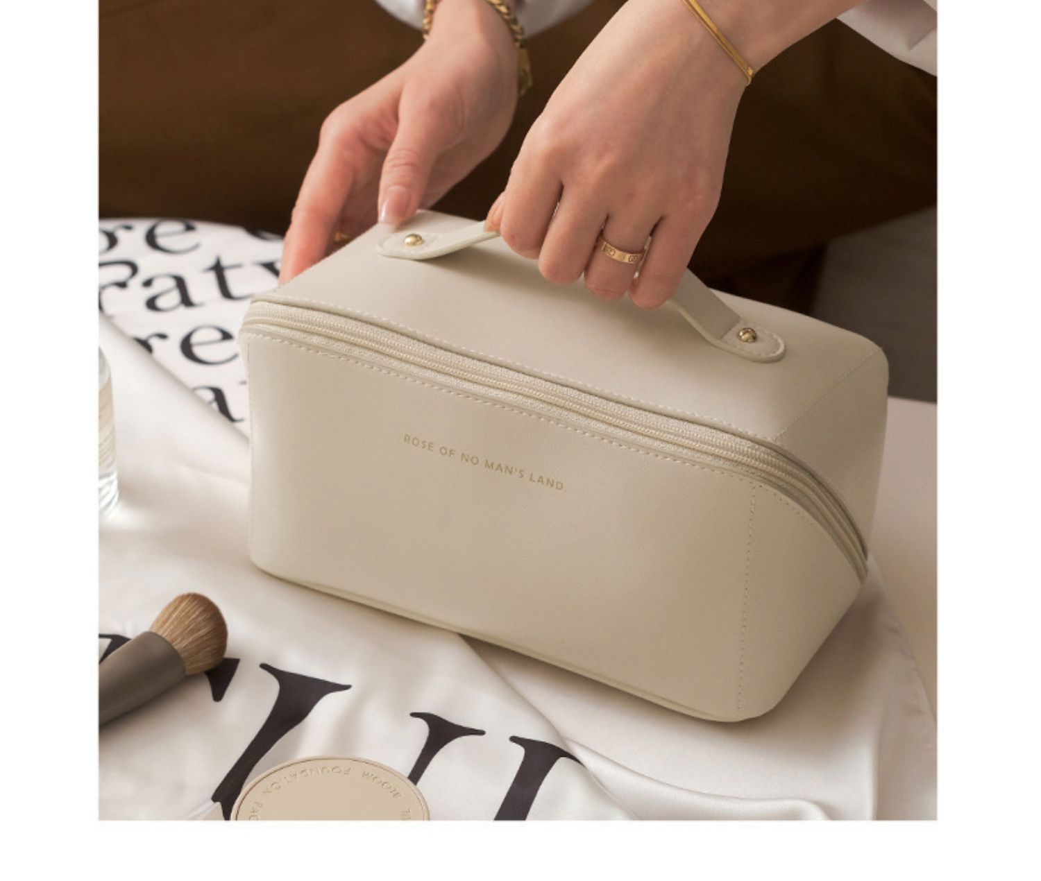 化妆包女大容量便携ins高级感网红2022新款旅行化妆品洗漱收纳袋详情15