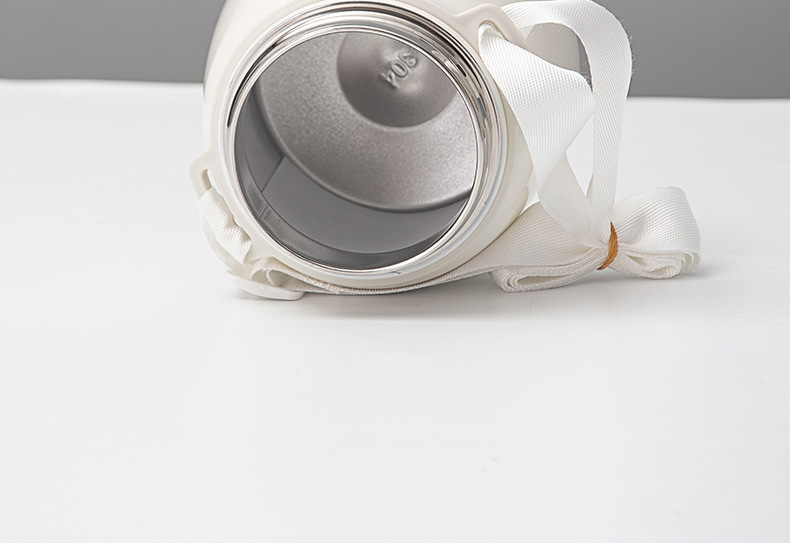 This is a popular Instagram-style insulated cup with a shoulder strap and a handle. It has a high appearance level and can be carried diagonally. It is a simple large-bellied cup and a portable straw cup pic 10