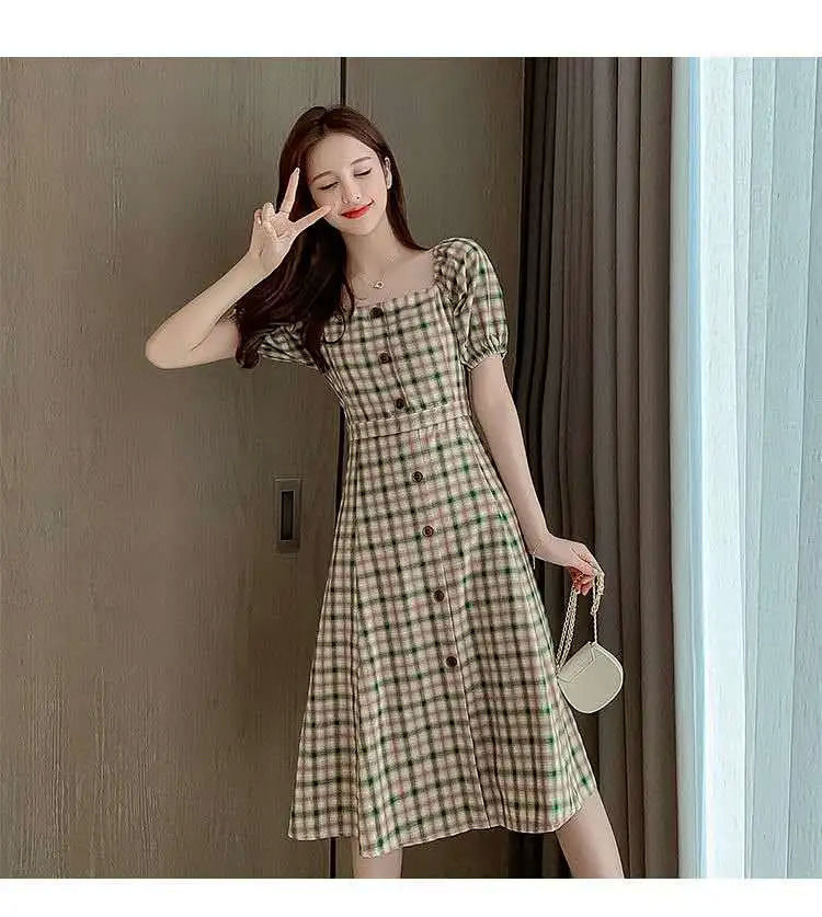 This 2022 summer new square-neck checkered puffed sleeve French retro knee-length dress is elegant, fashionable, waist-cinching and slimming pic 17