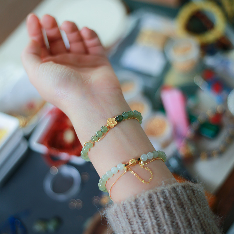 Natural gradient Hetian jade Clear Water Peach Blossom Wish bracelet accessory for girls, a retro white white jewelry bracelet for best friends pic 7