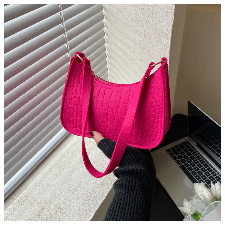 2024秋季新款时尚链条包包女斜挎包小方包简约菱格腋下包单肩包详情5