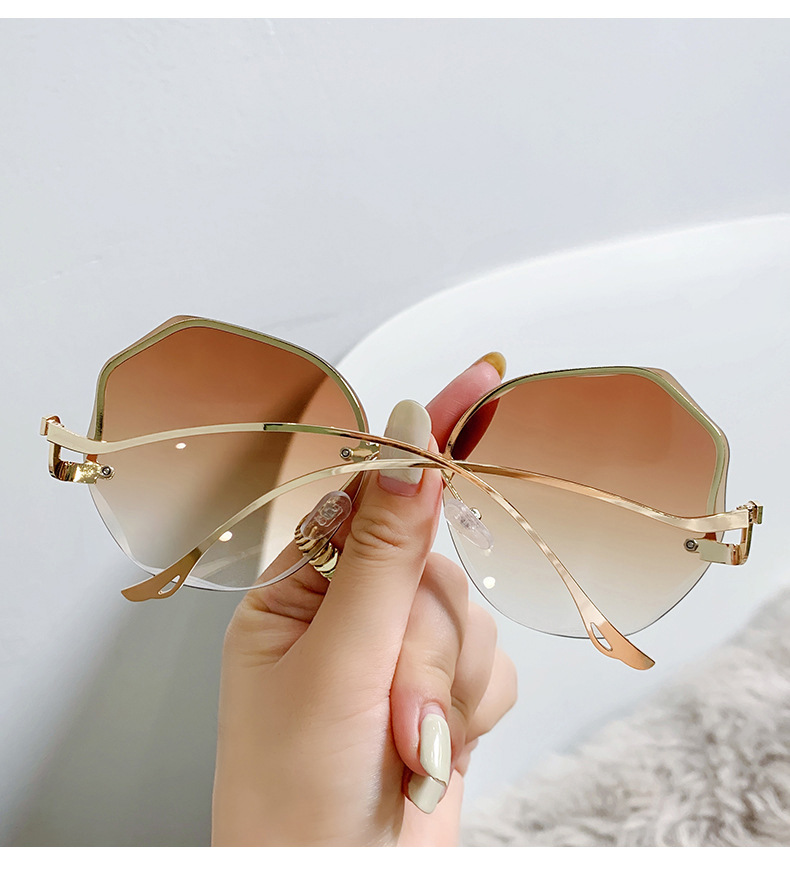 2022 New Korean-style trendy light-colored transparent sunglasses for women, a popular UV-blocking frameless glasses pic 10