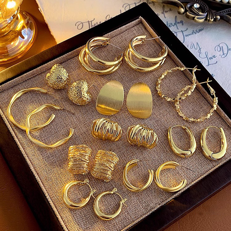 High-end, light luxury metal earrings for women, new style in 2025, with a unique and niche design. Stylish Korean earrings pic 1