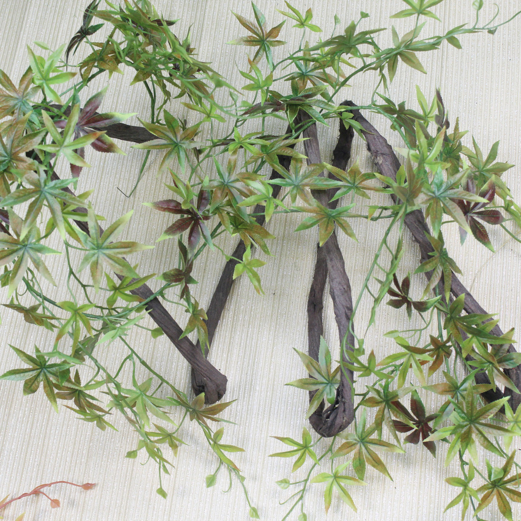 Simulated rubber red maple strips, green maple strips, high-end simulated rubber leaf strips, plastic strips, hand feel, direct sales from the manufacturer of red maple strips pic 6