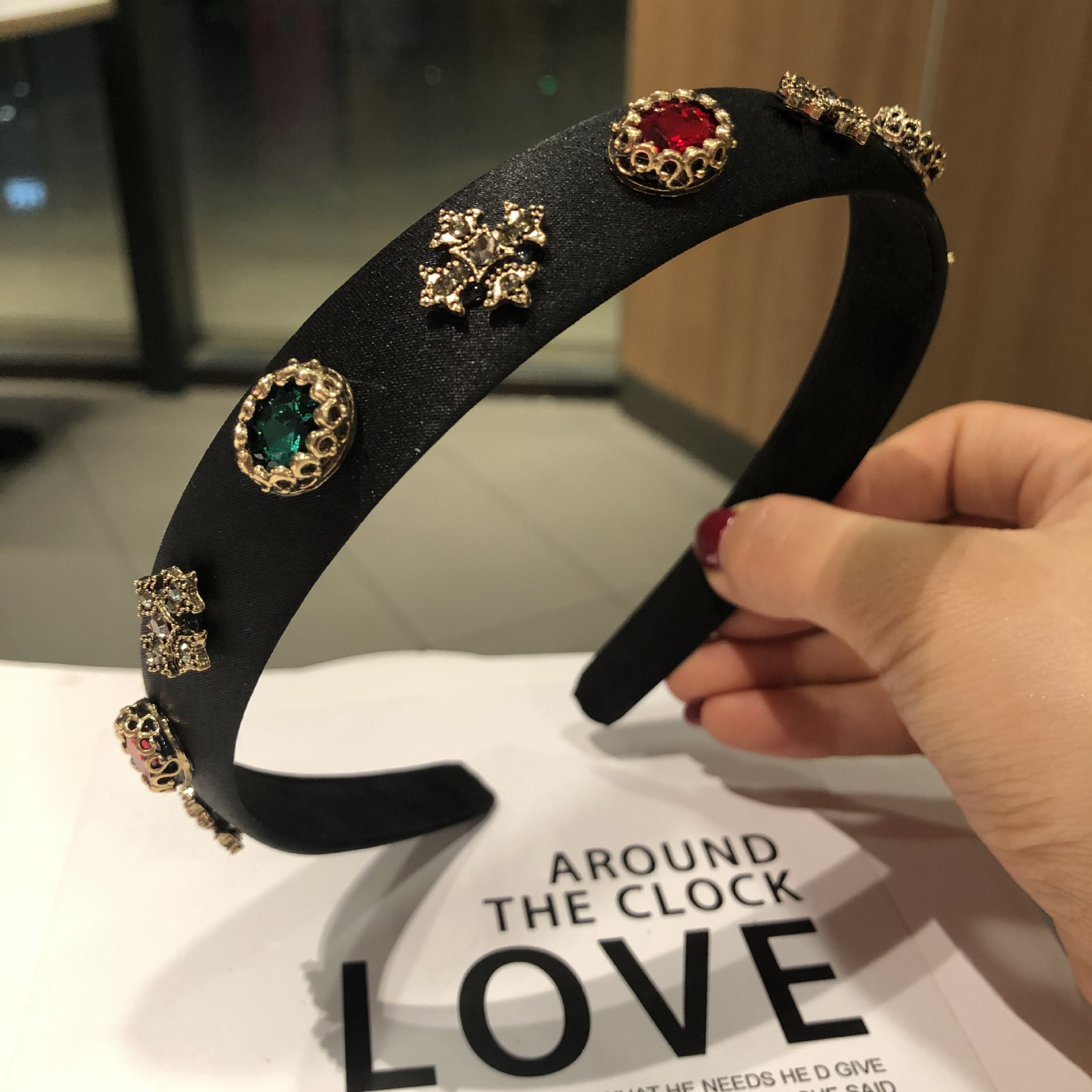The elegant water diamond and pearl hair band is a versatile and sweet headwear for girls. It features a simple and elegant hairpin mesh and a red outlet pressure headband pic 16