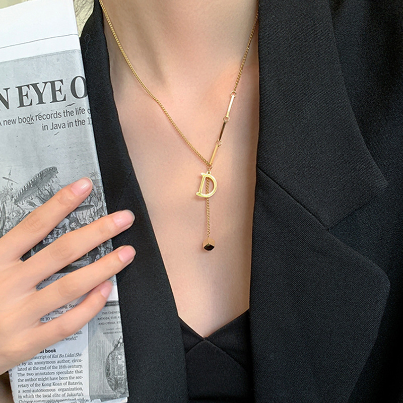 Titanio acero collar mujer inglés número mariposa pequeña cintura bruta clavícula gargantilla influencers en vivo el mismo estilo no se pierde color accesorios marea pic 31