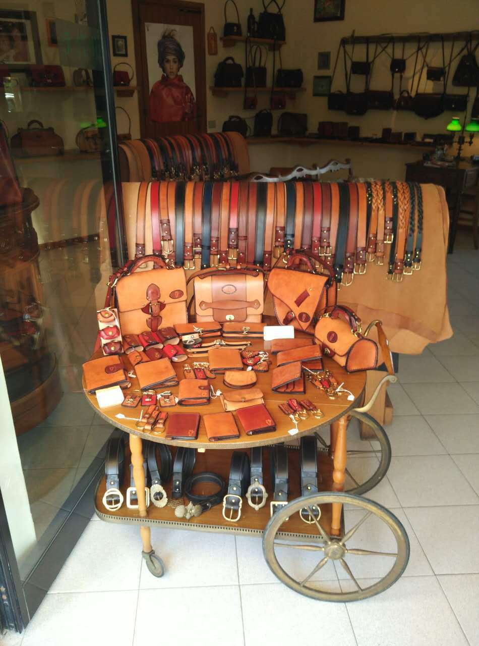 2715271079_376910236