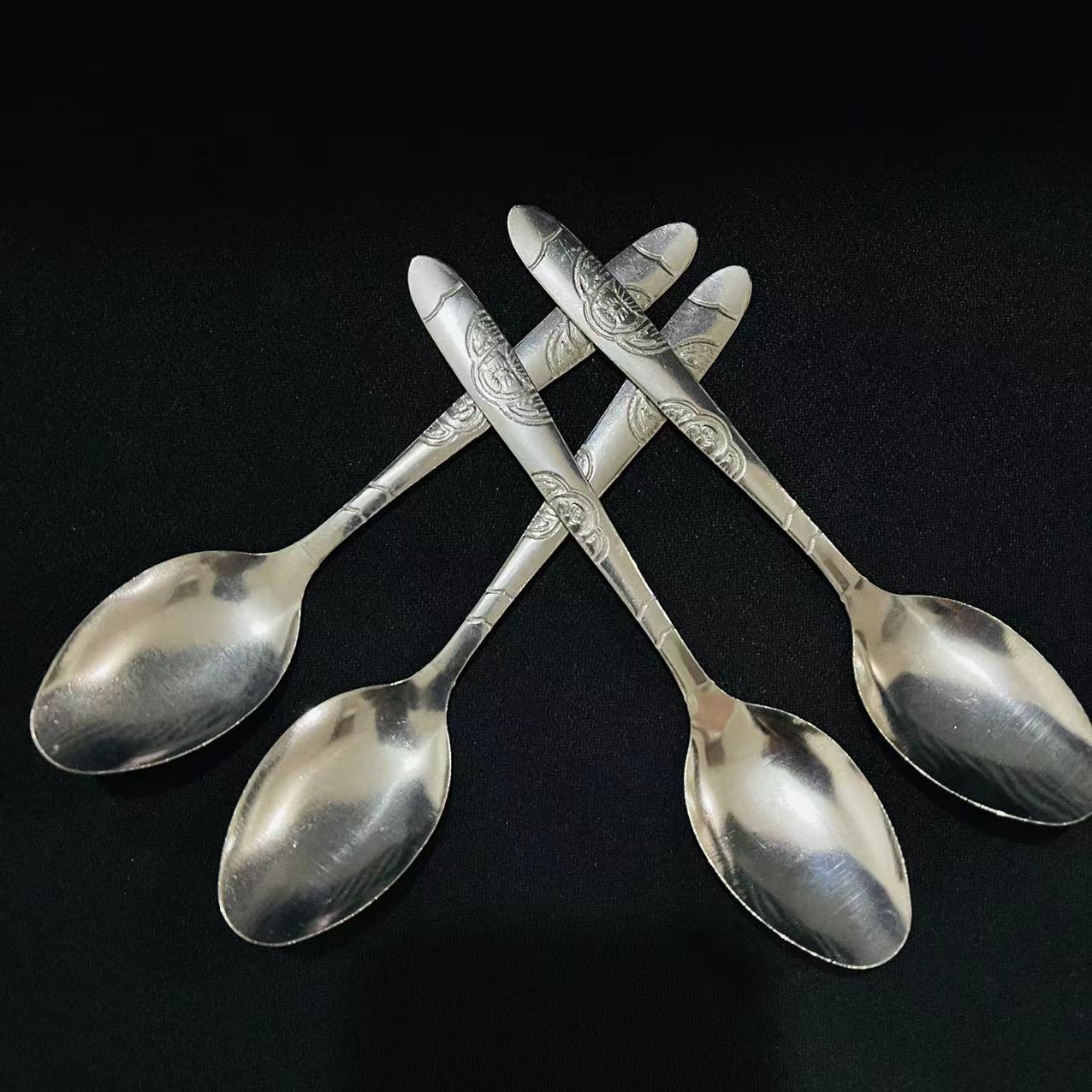 Household metal soup spoons, thickened long-handled small spoons, tableware, student cafeteria rice spoons, adult spoons wholesale pic 3