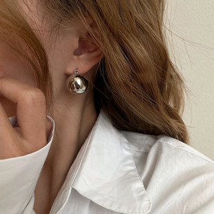 Small C-shaped smooth geometric pattern scented plate ear clips for women, no ear piercings, wearable earrings, elegant earrings factory direct sales pic 4