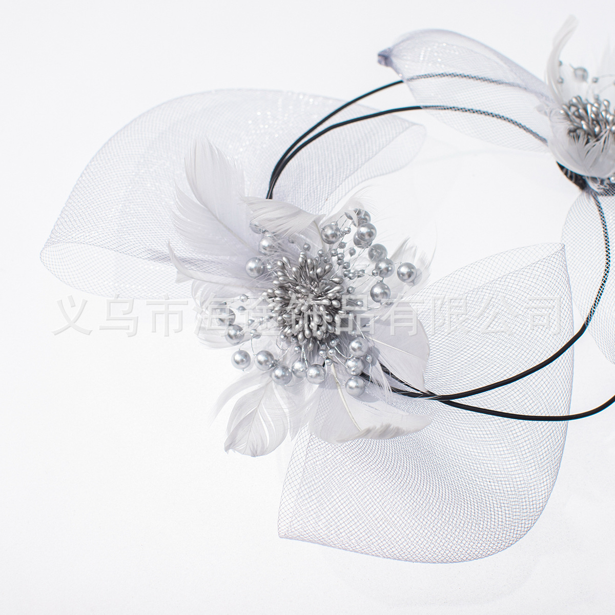 In Europe and America, there are super ethereal and fresh netted flower hair clips and hair accessories that can be styled freely. They are bridal headwear and hair flowers for women pic 5