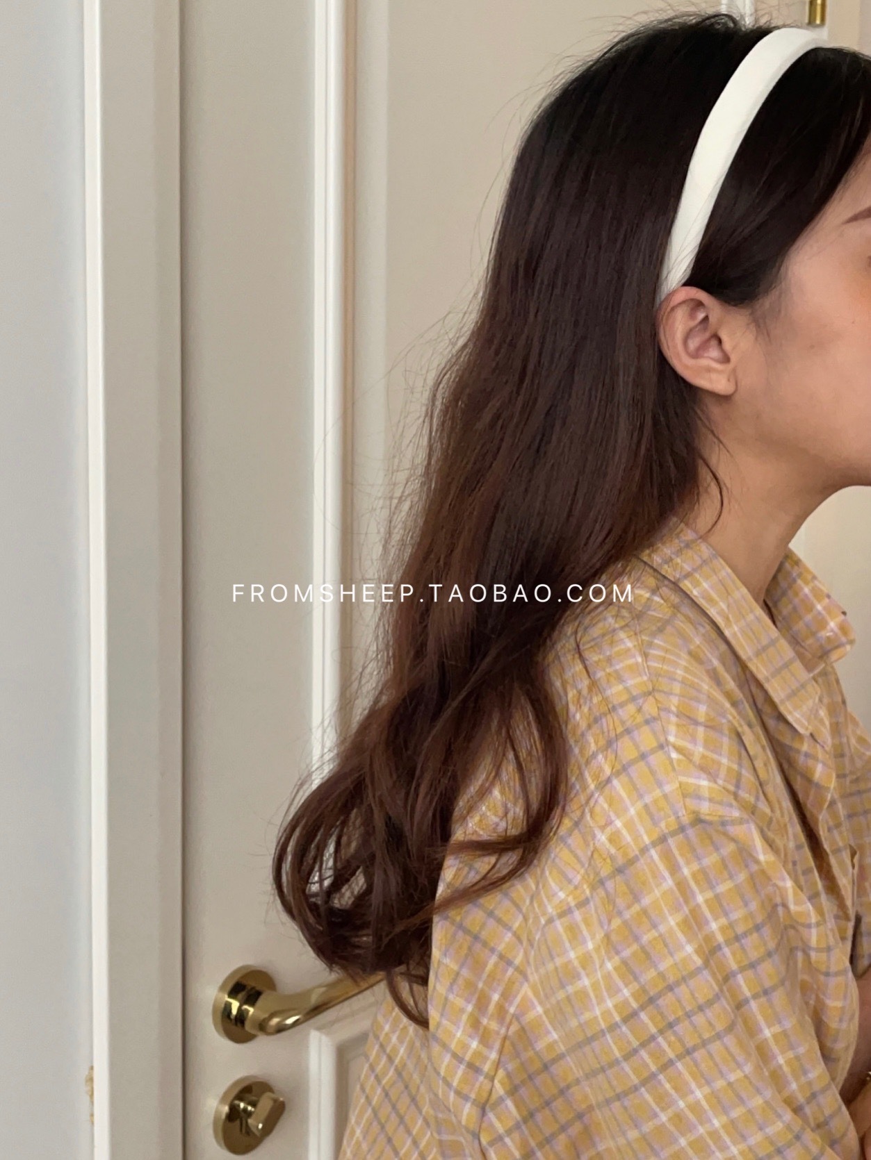 Korean-style hairbands for women in 2025 are trendy and versatile for going out. The headband is simple and elegant, and the hairpin is a popular online hair accessory with wide edges and a sweet look pic 15