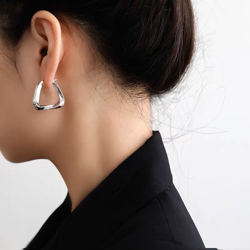 新款法式复古金属几何扭曲三角形耳扣女冷淡风小众高级感圈耳环女详情9