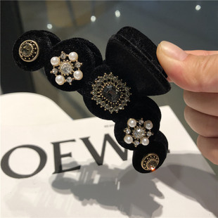 The elegant water diamond and pearl hair band is a versatile and sweet headwear for girls. It features a simple and elegant hairpin mesh and a red outlet pressure headband pic 5