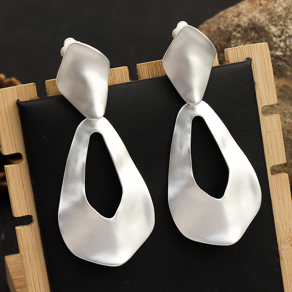 童翎亚马逊热销跨境欧美大气夸张耳坠时尚百搭几何金属中长款耳针批发详情18