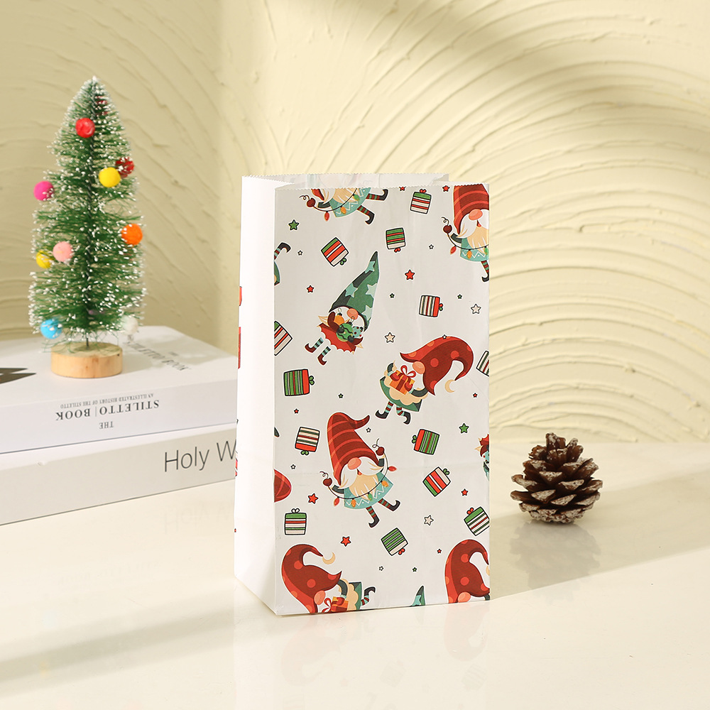 Wholesale of Christmas cartoon kraft paper handbags in stock, universal gifts for birthday and festival parties, and candy packaging bags pic 4