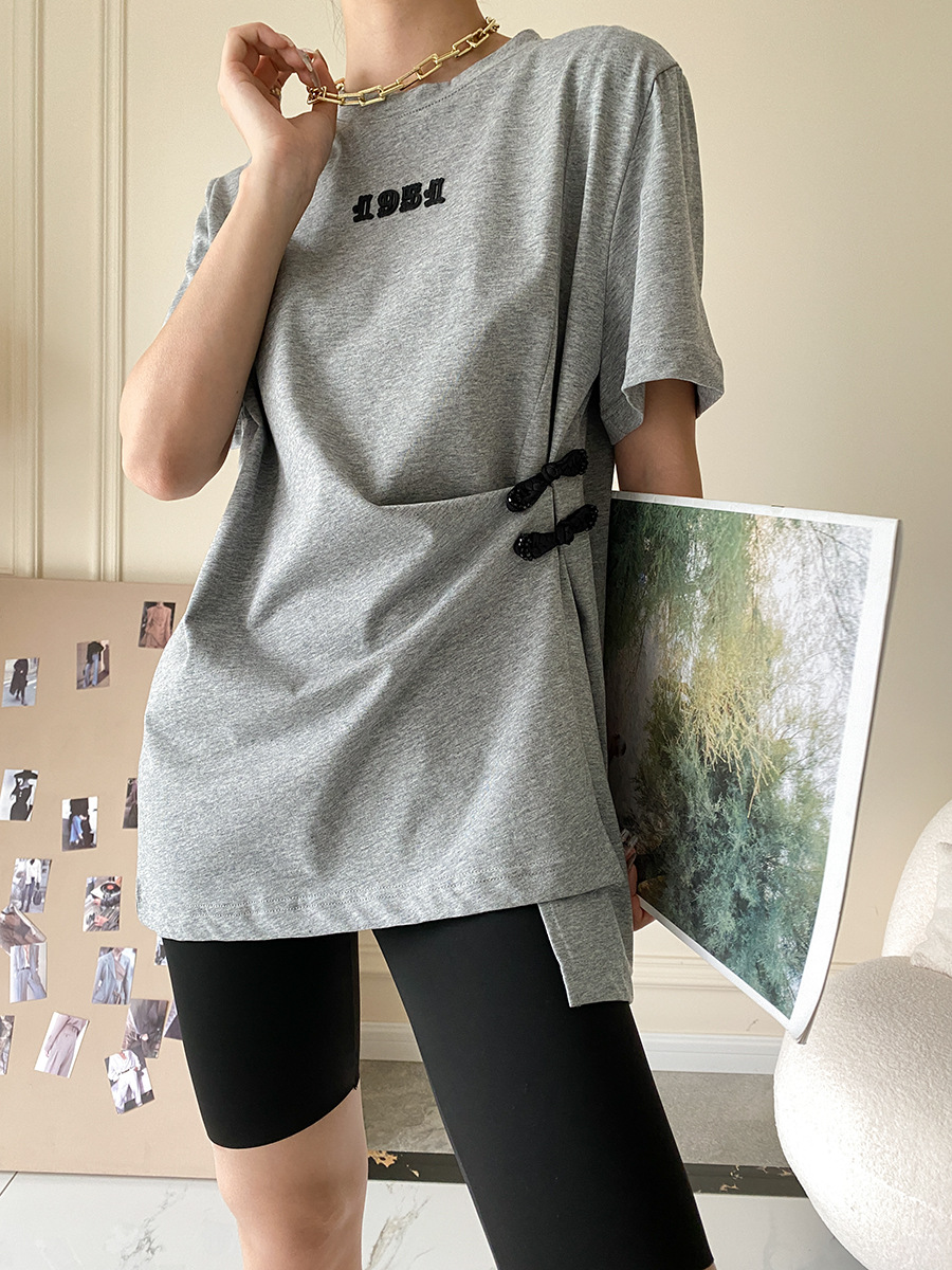 Sinan guoji plato hebilla bifón caída hombro manga camiseta mujer moda cool sentido de diseño verano 2022 nuevo SN1425 pic 19