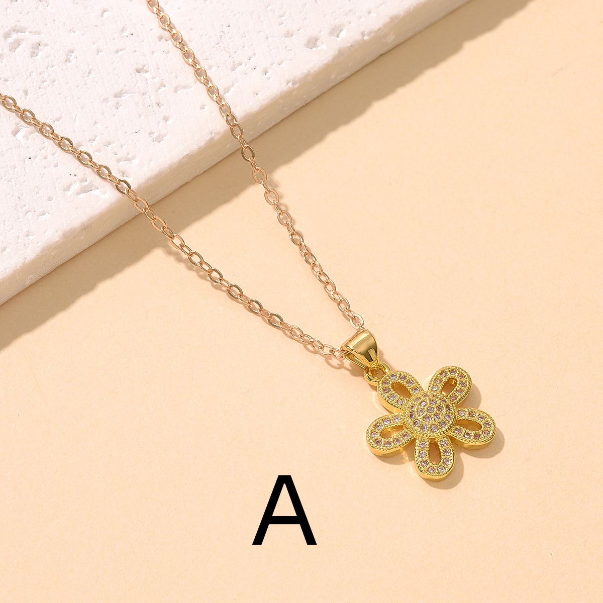 A minimalist and high-end zircon flower design DIY micro-inlay elegant and light luxury necklace in the style of fashionable ins pic 6
