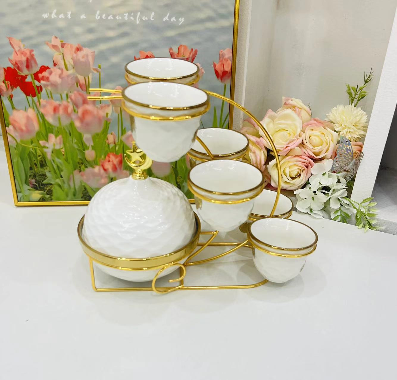 Light luxury home furnishings: multi-compartment fruit plates, dessert prints, covered bowls, European-style golden ceramic tea cups and plates, and pottery pic 17