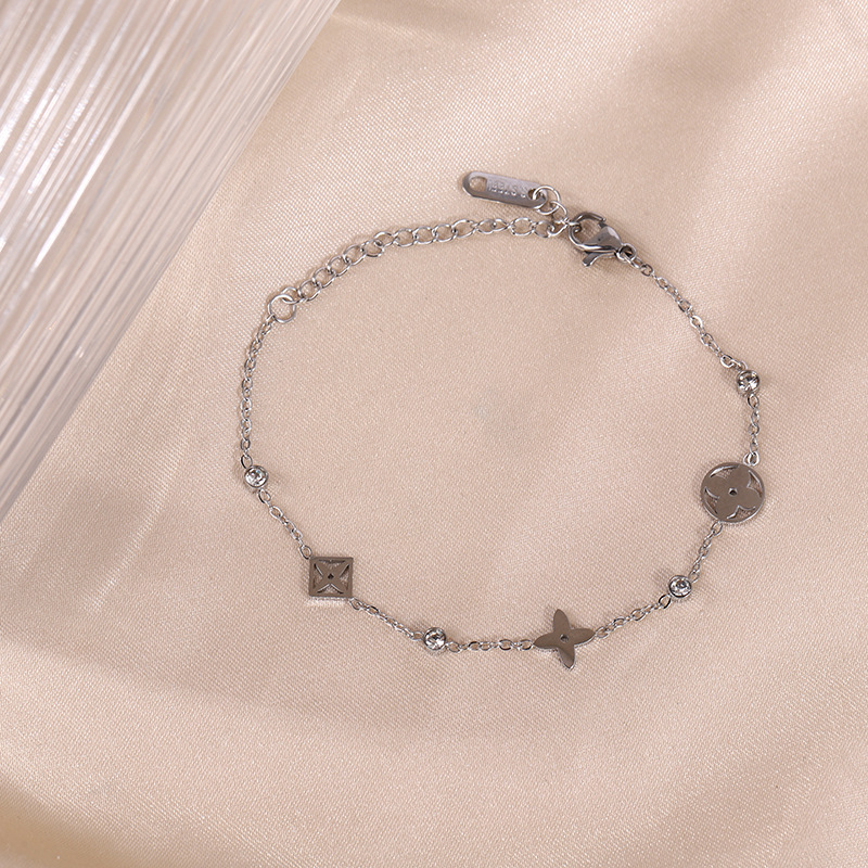 时尚简约钛钢四叶草项链18K金不掉色天鹅锁骨链女ins小众设计饰品详情4