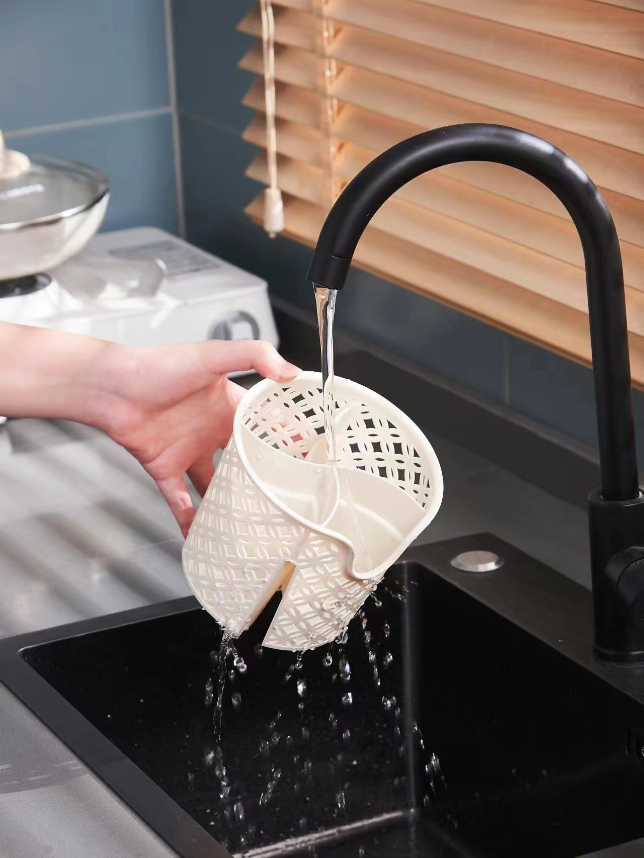 Chopstick holder, kitchen chopstick cage, simple tableware compartments storage box, wall-mounted draining plastic storage rack pic 1