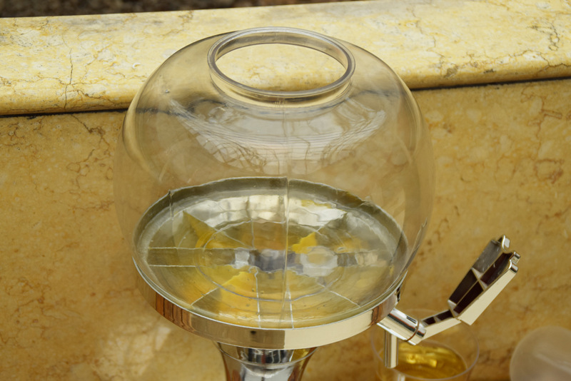 Creative BBA-20 wine dispenser + Large Round Beverage Dispenser Outdoor Drinking Beverage machine pic 4