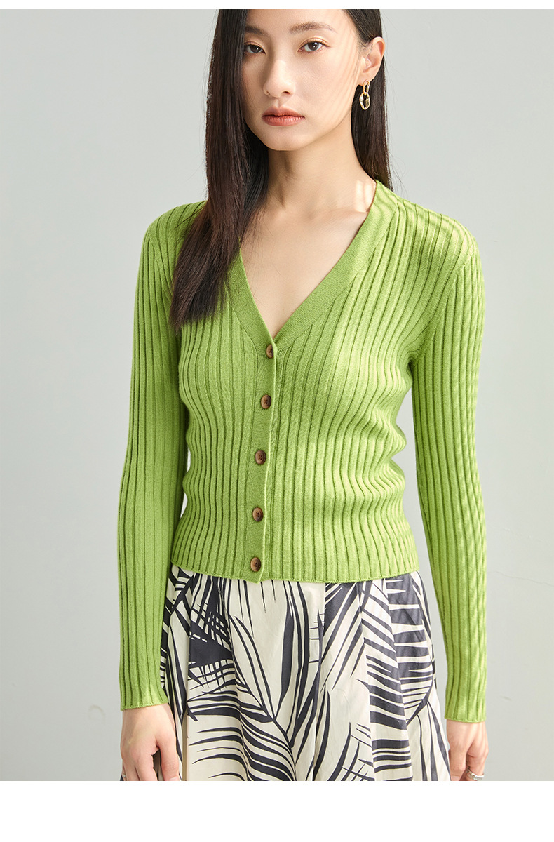 2024 Early Spring new collection: 15-stitch seamless texture all-wool knitted sweater, slim V-neck, soft and smooth, zero pressure thin cardigan pic 13