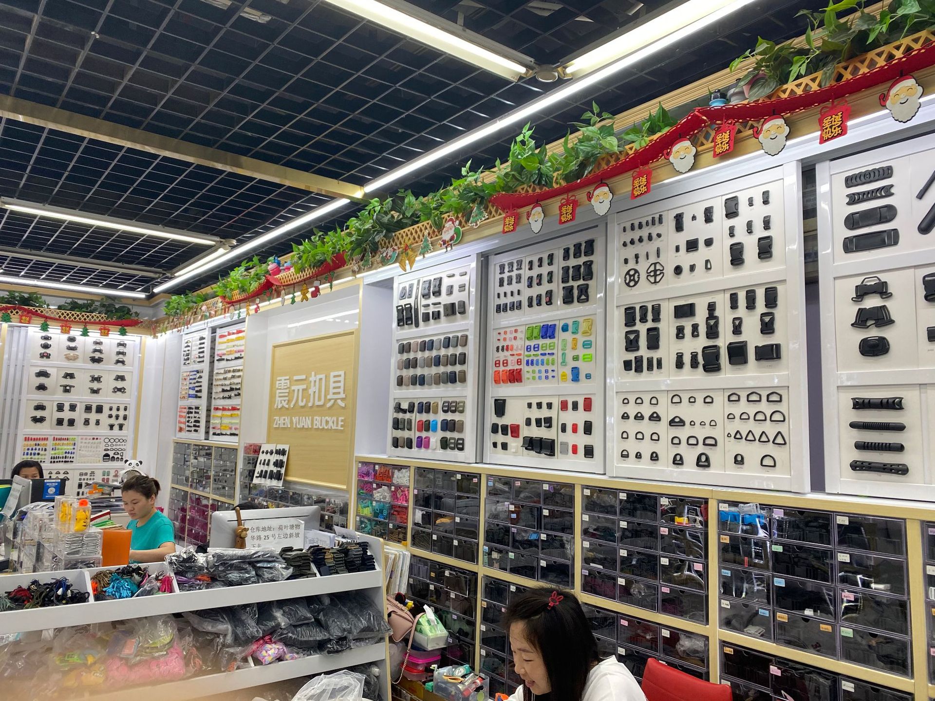 Plastic accessories for bags, webbing hooks, shoulder straps, buckles, backpack clips, small hooks, small clips, special-shaped clips, etc pic 3