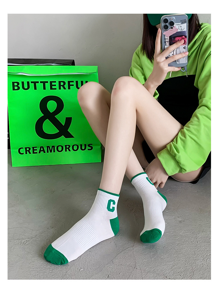 秋冬季中筒袜子女士 潮流克莱因蓝高帮女袜 诸暨长筒精梳棉袜批发详情9