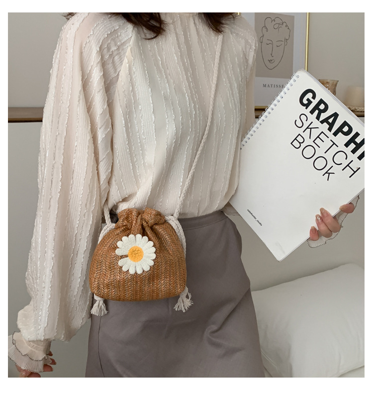 2021 new stylish drawstring bucket bag for women, Daisy woven bag, fashionable and compact mobile phone bag pic 5