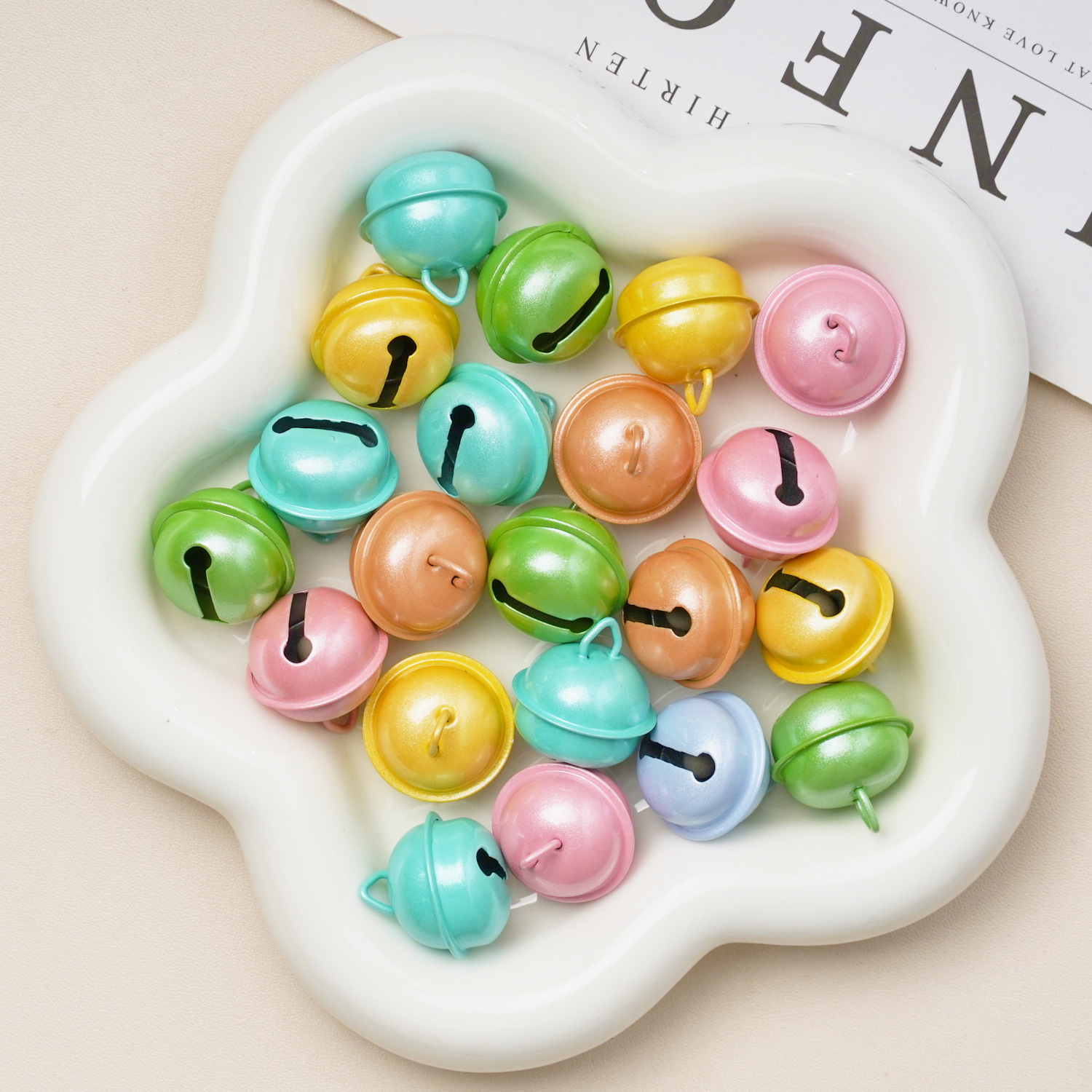 Pearlescent bell ~ New colorful lacquered pet bell keychain, mobile phone chain, bell diy accessory material pendant pic 8