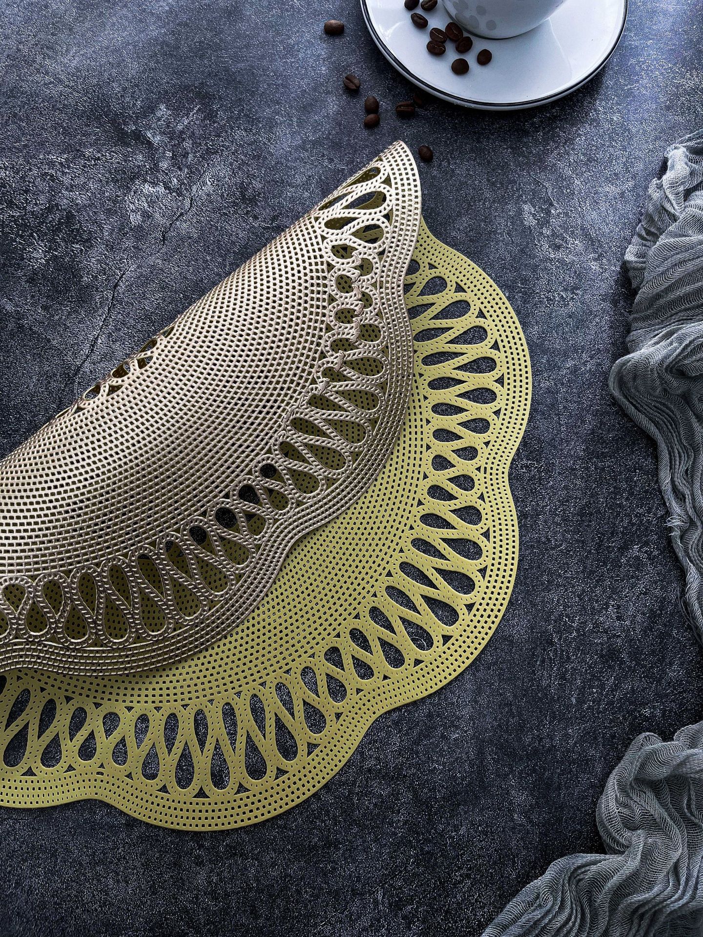 欧式复古镂空pvc花朵餐垫 防烫隔热垫简约轻奢风西餐垫家用餐桌垫详情5