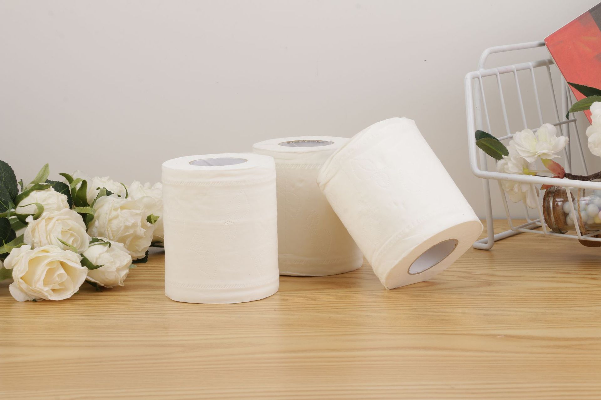 Wholesale of 4-layer thickened roll paper for hotel hygiene and guesthouse rooms in stock, 100G, 100 rolls per box pic 7