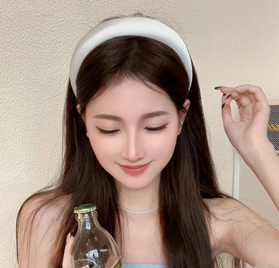A new satin thick sponge wide-edge high-height-increasing hairband for girls. It's a versatile hair clip and accessory for going out to wash your face pic 7