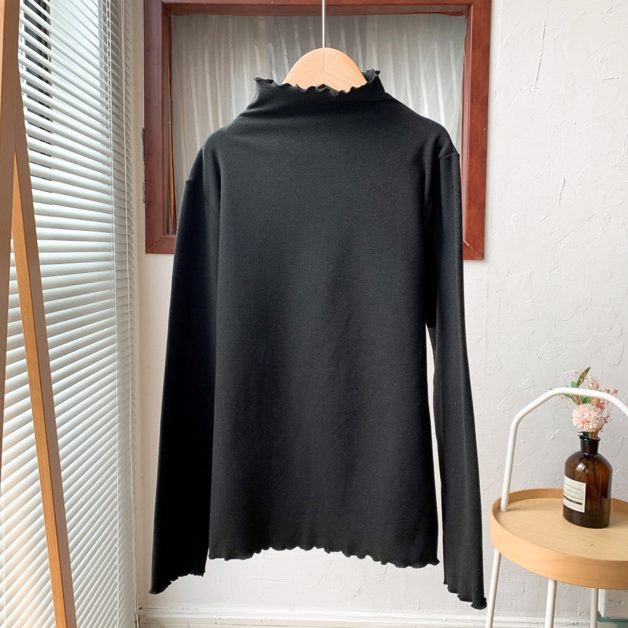 The 2022 autumn and winter new style base shirt for women is a semi-high-neck long-sleeved solid color with black fungus edges, paired with a fitted and warm German velvet top pic 30