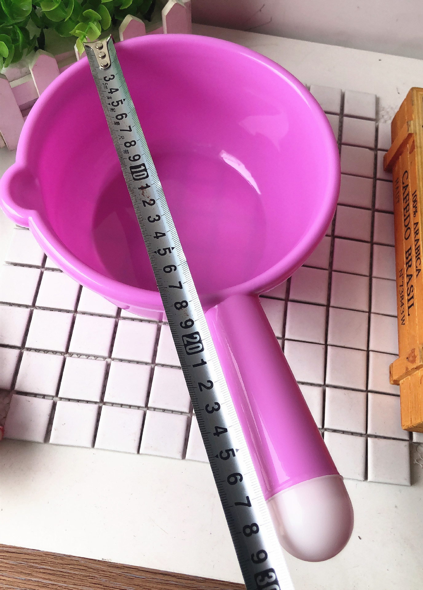 Colorful pointed spout water spoon, enlarged and thickened plastic long-handled water spoon, kitchen household, 2-yuan store supply, daily necessities pic 5