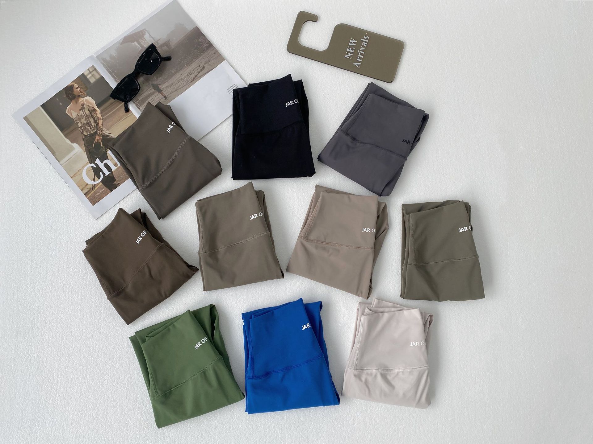 Wholesale of 2023 Spring and autumn tight-fitting high-waisted leggings, water-sparkling Barbie pants, a must-have for lifting buttocks, 9-inch pants, a one-piece replacement for women pic 11