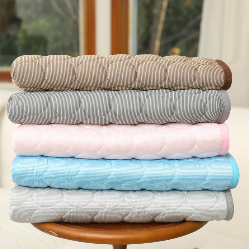 宠物冰垫夏季降温冰丝睡垫宠物沙发垫防咬狗狗冰垫夏季猫凉垫厂家详情3