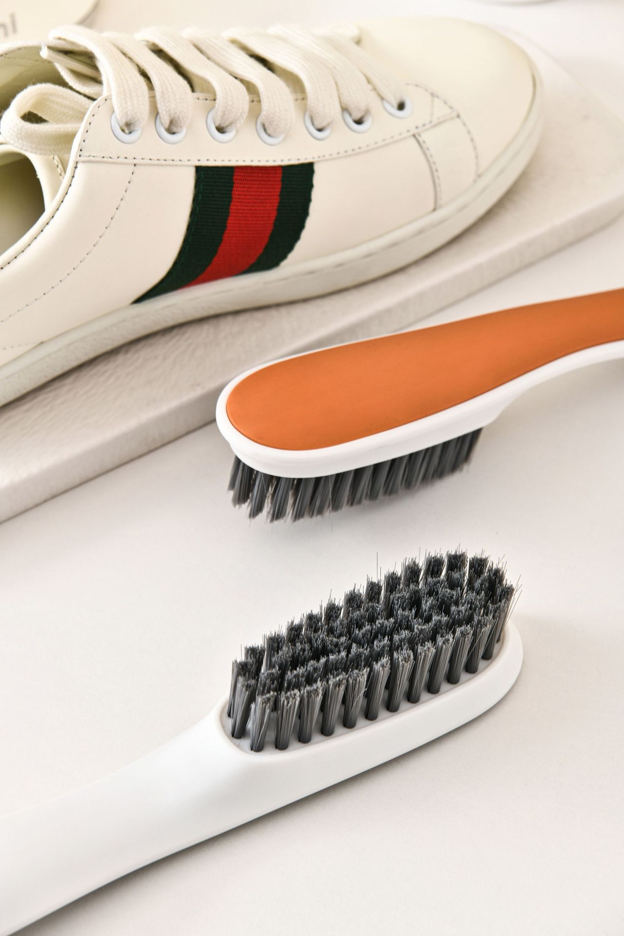 Wholesale household long-handled shoe brushes, hanging plastic shoe cleaning brushes, multi-functional light luxury shoe brushes that do not damage shoes, soft bristle brushes pic 7