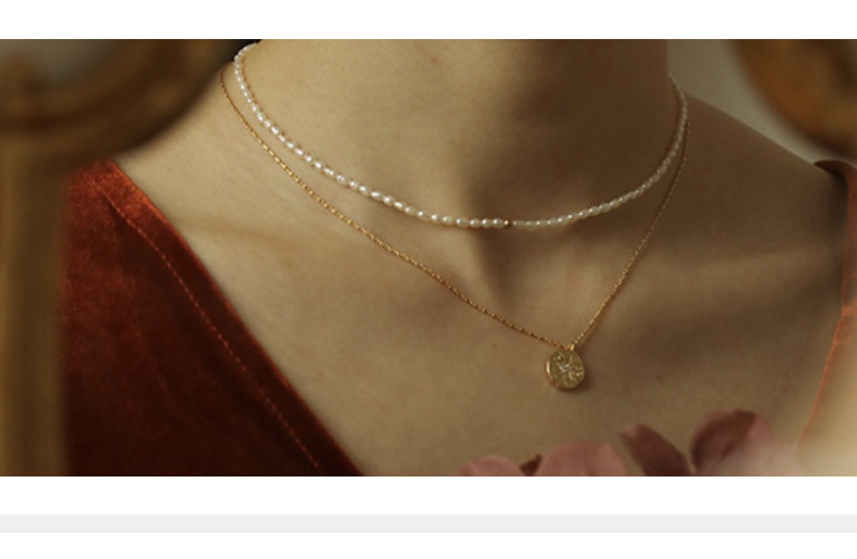 The 2021 new retro alloy turquoise pendant accessory necklace is an elegant and stylish accessory pic 6