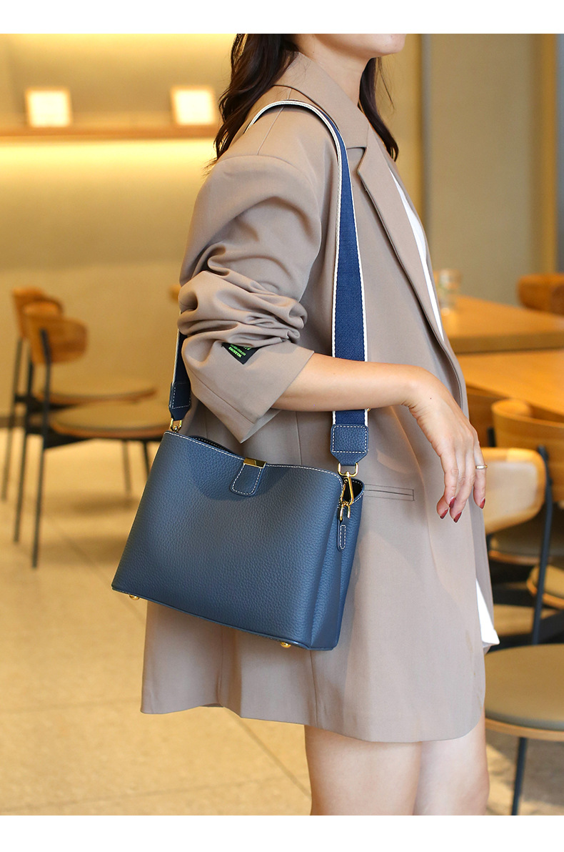 Crossbody bag for women in summer 2024, a versatile bag for women, a high-end, niche handbag with a large capacity pic 16
