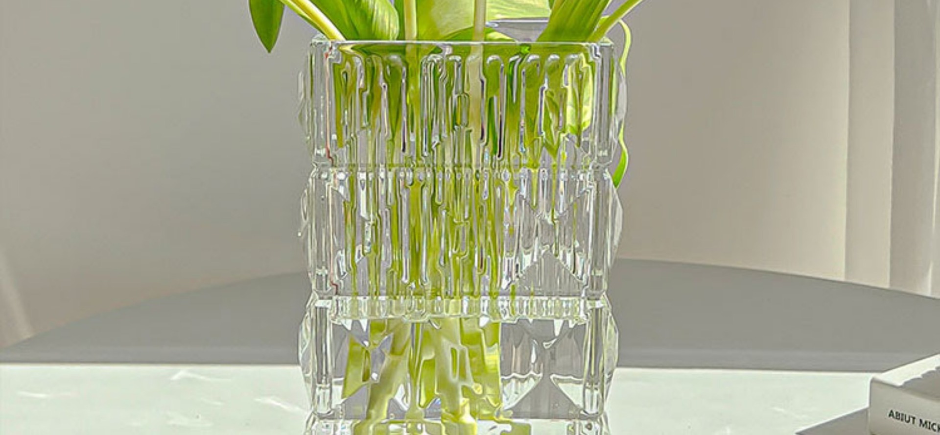 Vase ornaments, living room flower arrangements, high-end and light luxury, transparent glass, high-end hydroponic fresh flowers, roses, ins style pic 24