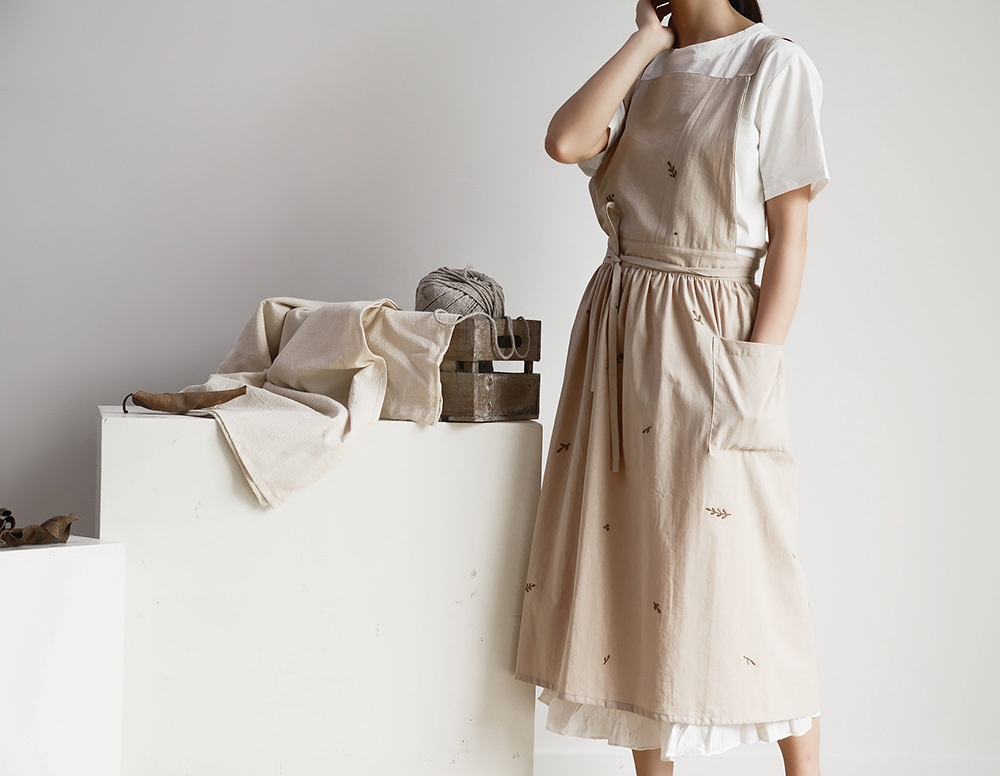 Wholesale of cross-border Korean version ins embroidered all-cotton kitchen aprons with pockets, cotton and linen waterproof aprons and waistbands pic 3