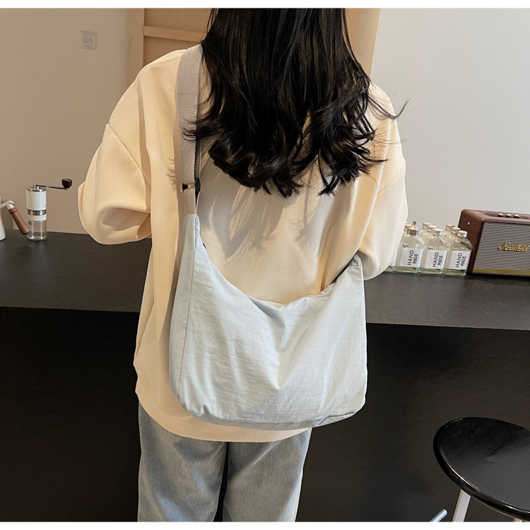 防水尼龙布袋斜挎包2024新款百搭饺子包简约百搭大容量上课单肩包详情32