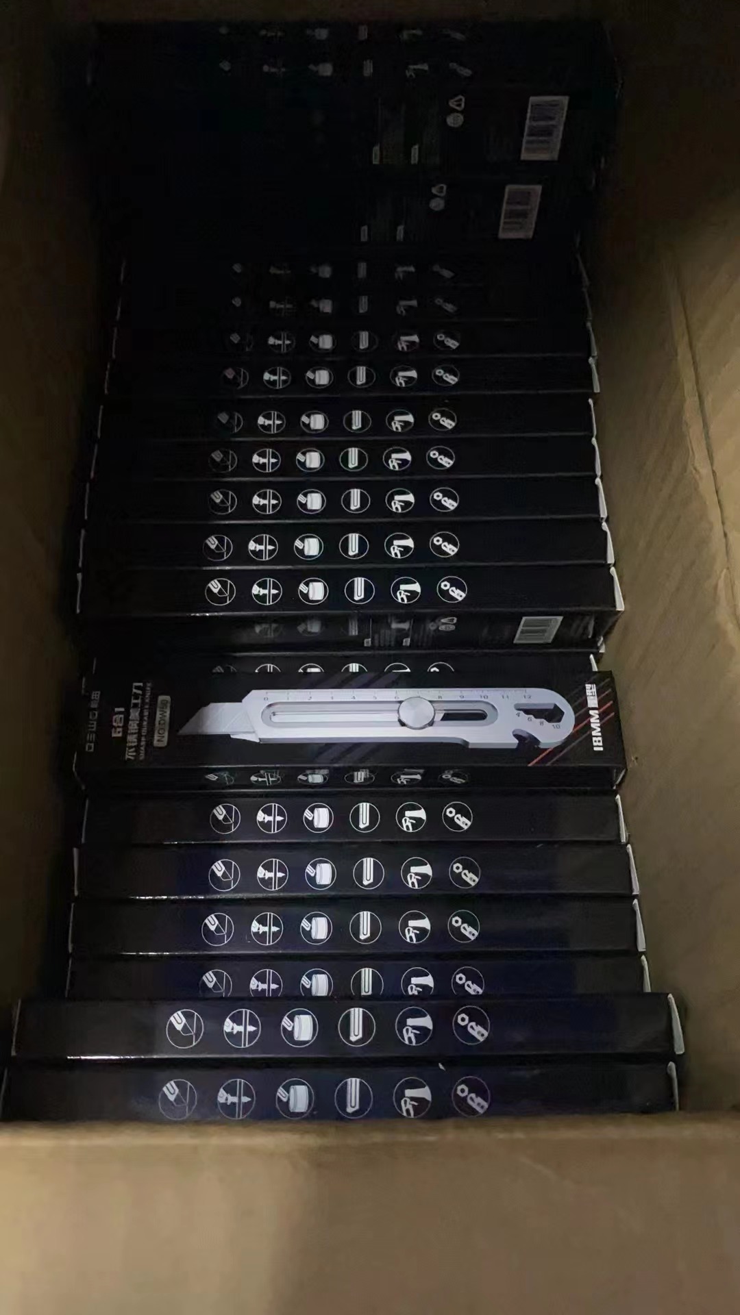 前田18mm重型不锈钢重工美工刀彩盒装家用办公全钢加厚工业级详情4